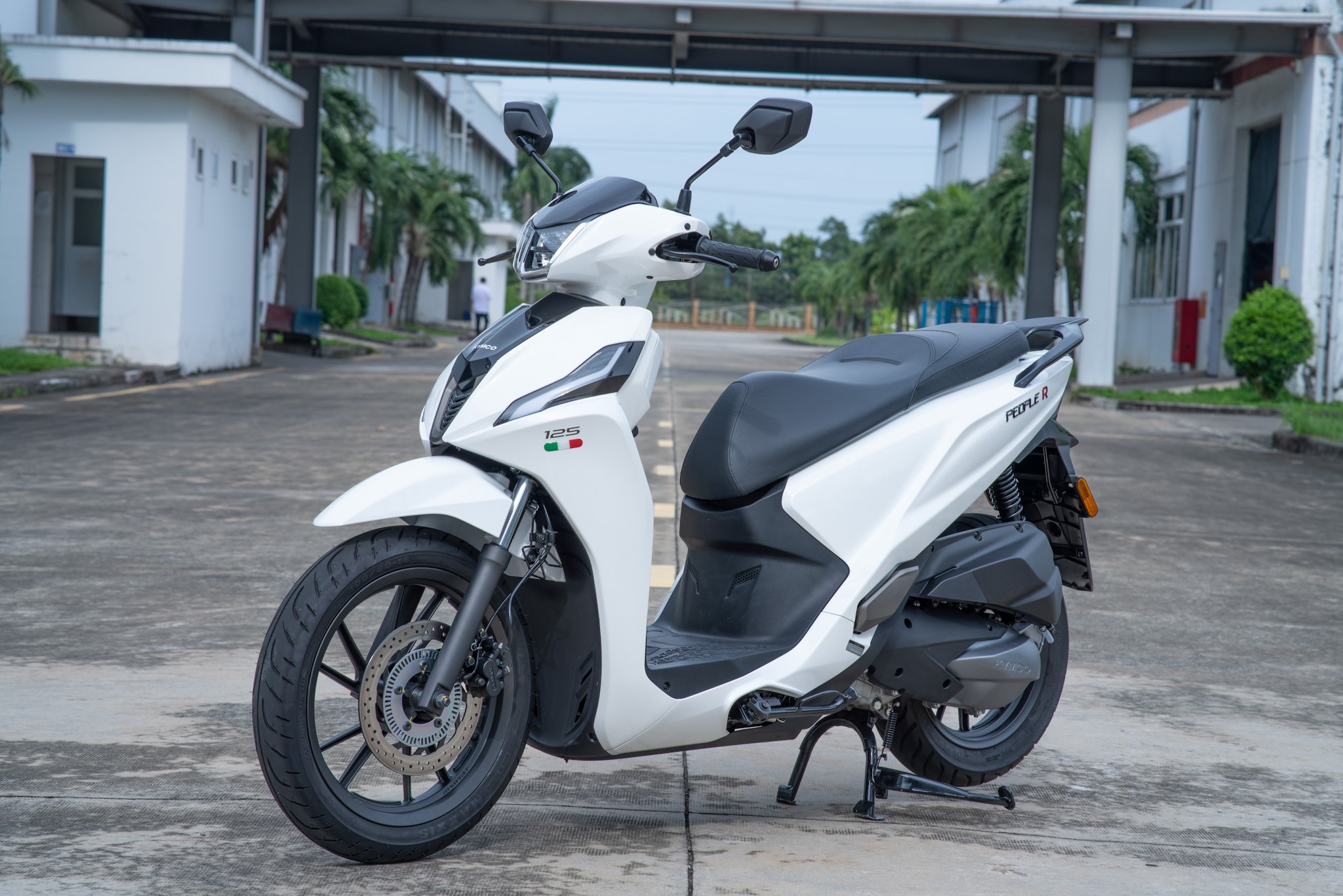 ‘Cơn ác mộng’ của Honda SH 125i ra mắt tại Việt Nam, dân tình dậy sóng vì giá mềm, trang bị xịn sò ảnh 1