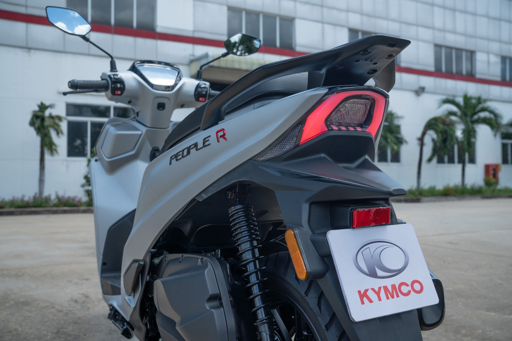 ‘Cơn ác mộng’ của Honda SH 125i ra mắt tại Việt Nam, dân tình dậy sóng vì giá mềm, trang bị xịn sò ảnh 4