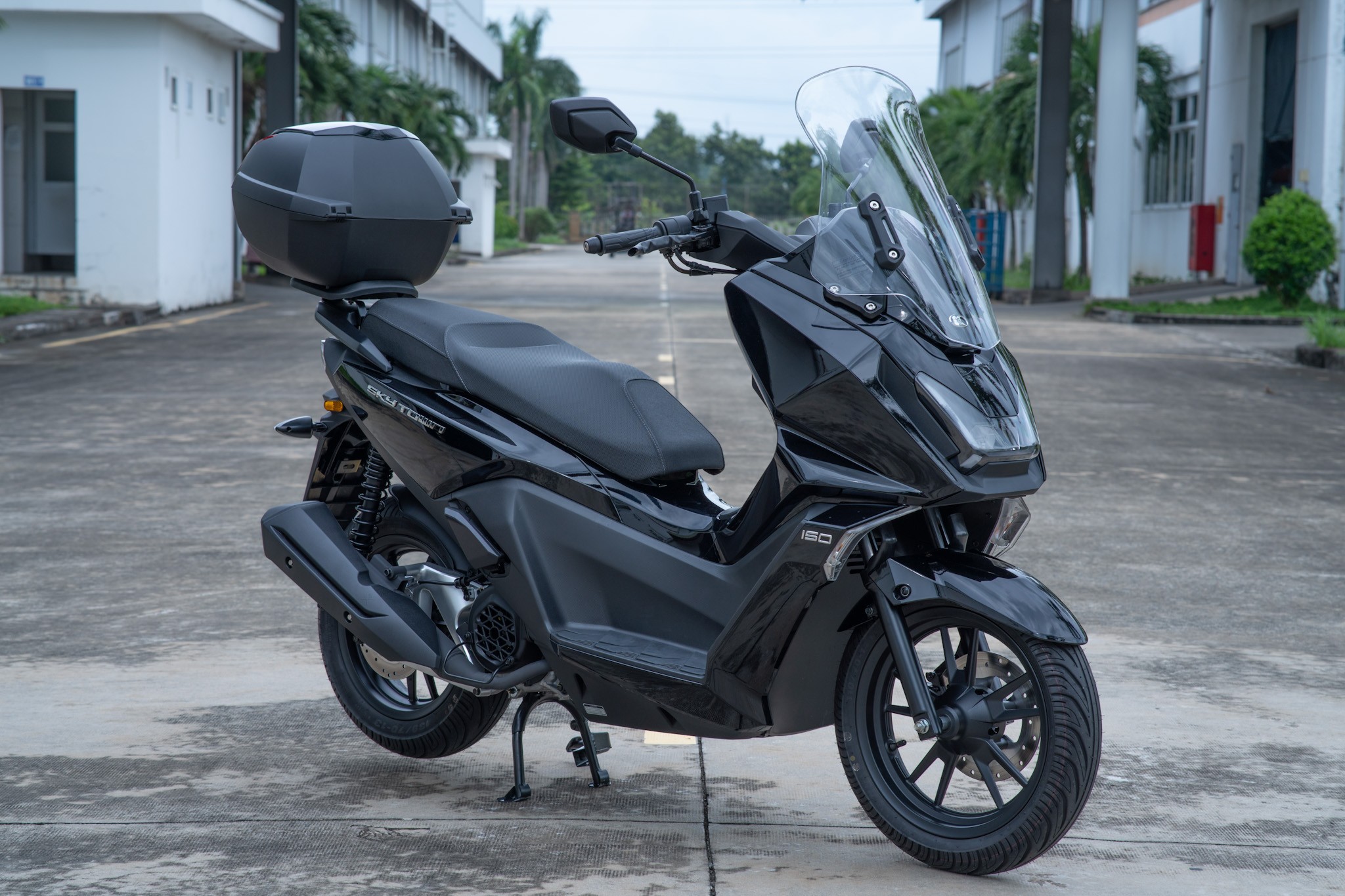 ‘Chơi sát ván’ Honda SH, ‘vua xe ga’ 150cc mới ra mắt giá 72 triệu đồng, có ABS 2 kênh và TCS ăn đứt Air Blade ảnh 1