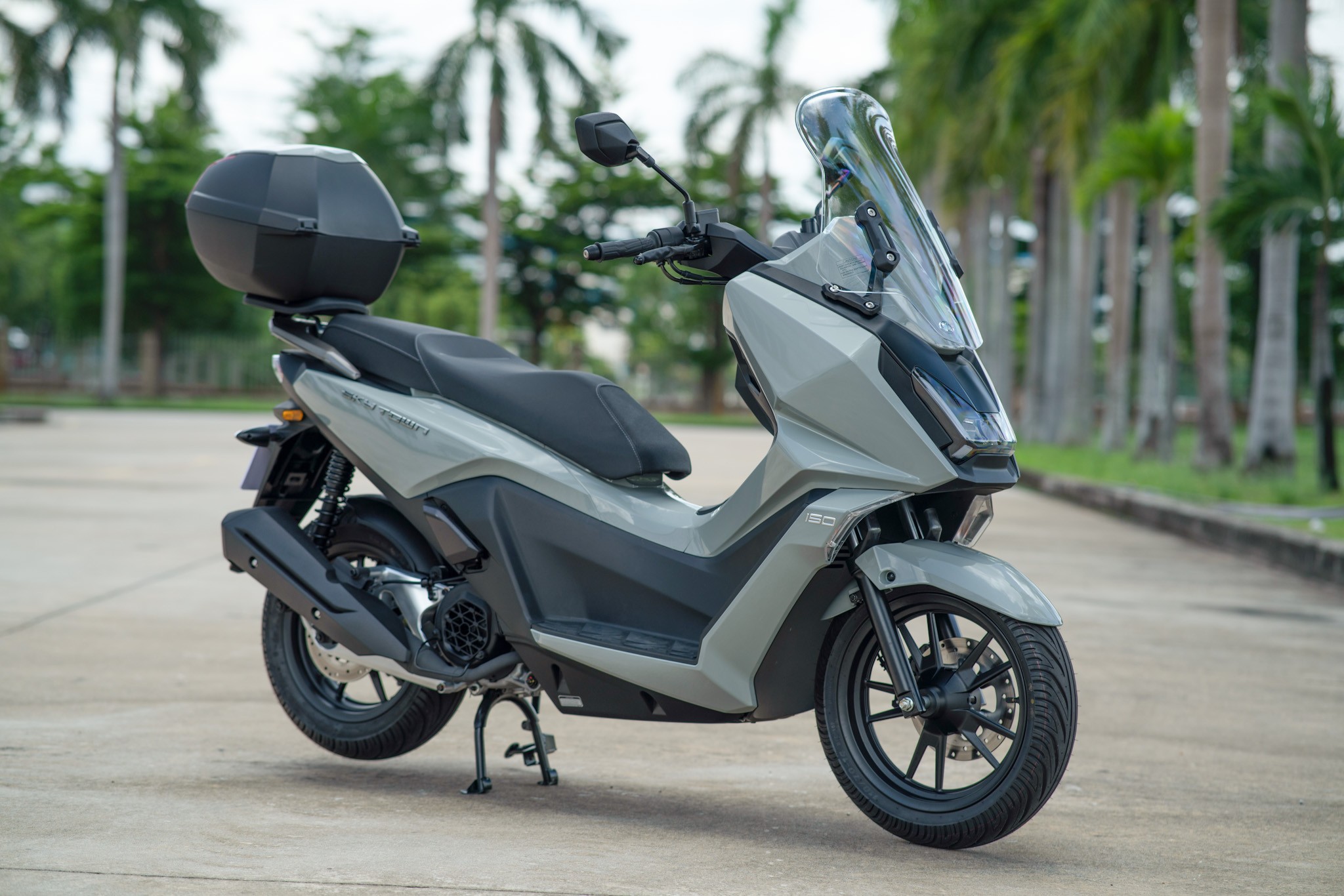 ‘Chơi sát ván’ Honda SH, ‘vua xe ga’ 150cc mới ra mắt giá 72 triệu đồng, có ABS 2 kênh và TCS ăn đứt Air Blade ảnh 2