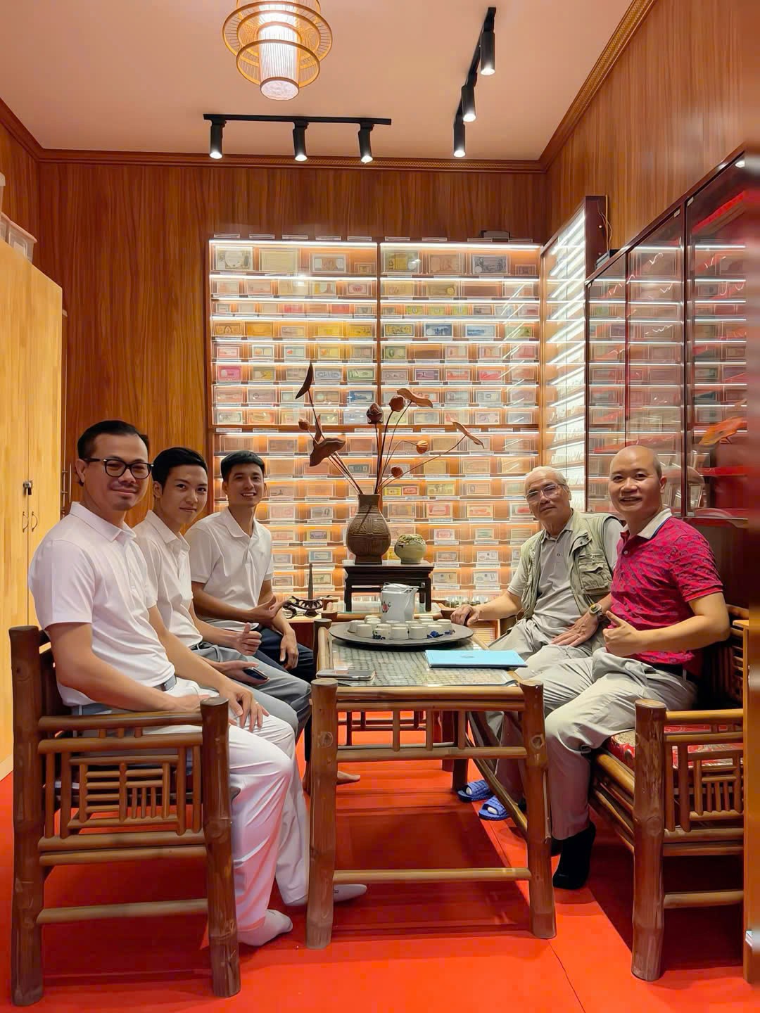 mentor-le-quang-duong-va-nhung-nguoi-ban-1784974812.jpg
