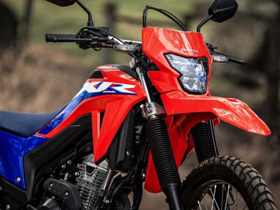 Honda chính thức ra mắt ‘huyền thoại côn tay’ mới giá ‘mềm’: Khác biệt Winner R và Yamaha Exciter, có phanh ABS 2 kênh ảnh 2