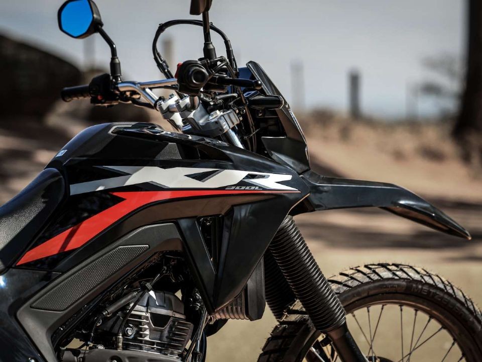 Honda chính thức ra mắt ‘huyền thoại côn tay’ mới giá ‘mềm’: Khác biệt Winner R và Yamaha Exciter, có phanh ABS 2 kênh ảnh 5