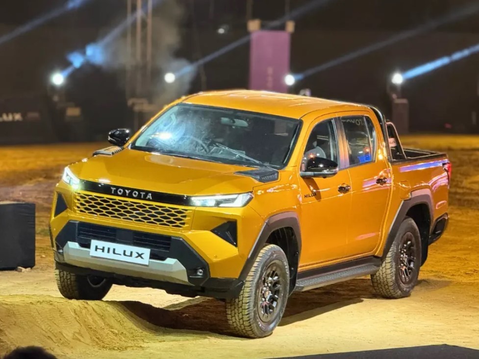 Toyota chính thức ra mắt ‘vua bán tải’ mới cực ‘chất’, khắc chế cứng Ford Ranger với mức giá hấp dẫn ảnh 1