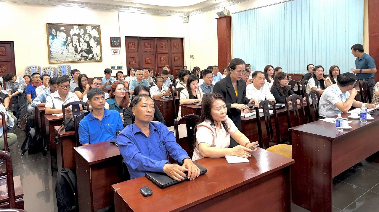 hoi-nghi-giao-ban-ve-quan-ly-thong-tin-dien-tu-tphcm-1785468438.jpg