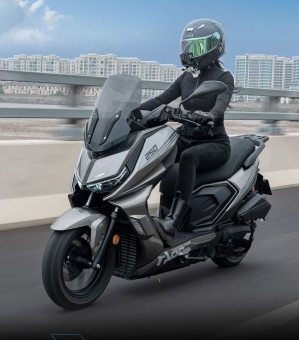 Chính thức ra mắt ‘vua xe ga’ mới ‘nét’ hơn Honda SH: Giá 52 triệu đồng, có động cơ 244cc và ABS 2 kênh át vía Air Blade ảnh 2