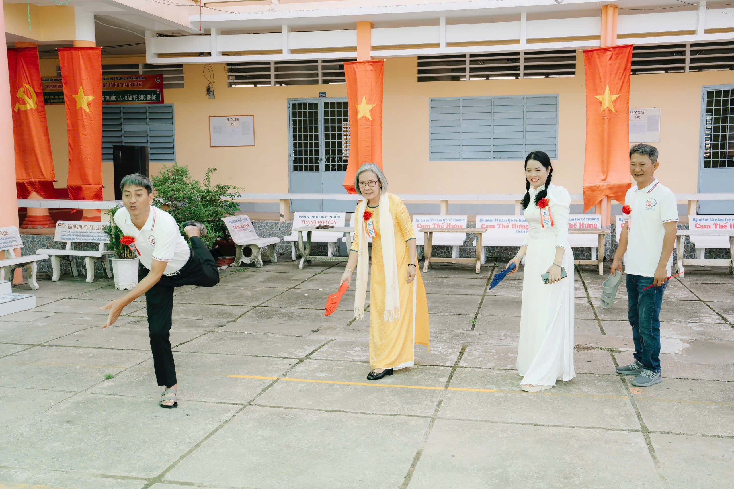 choi-tro-tat-dep-truong-thpt-binh-minh-1786031016.jpg