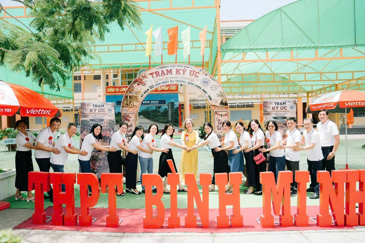 chup-anh-luu-niem-truong-thpt-binh-minh-1786031015.jpg