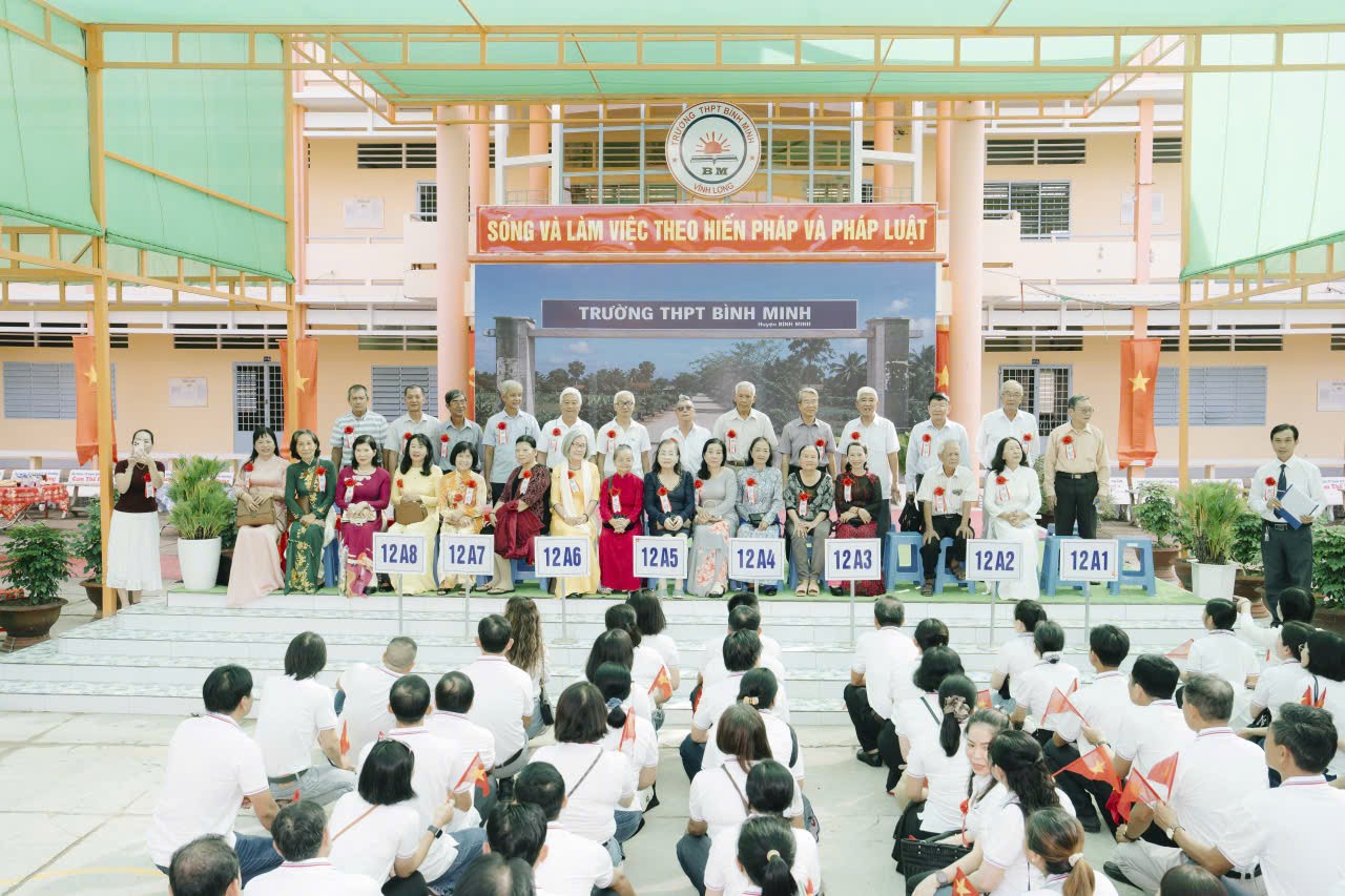 nien-khoa-1993-1996-truong-thpt-binh-minh-1786031015.jpg