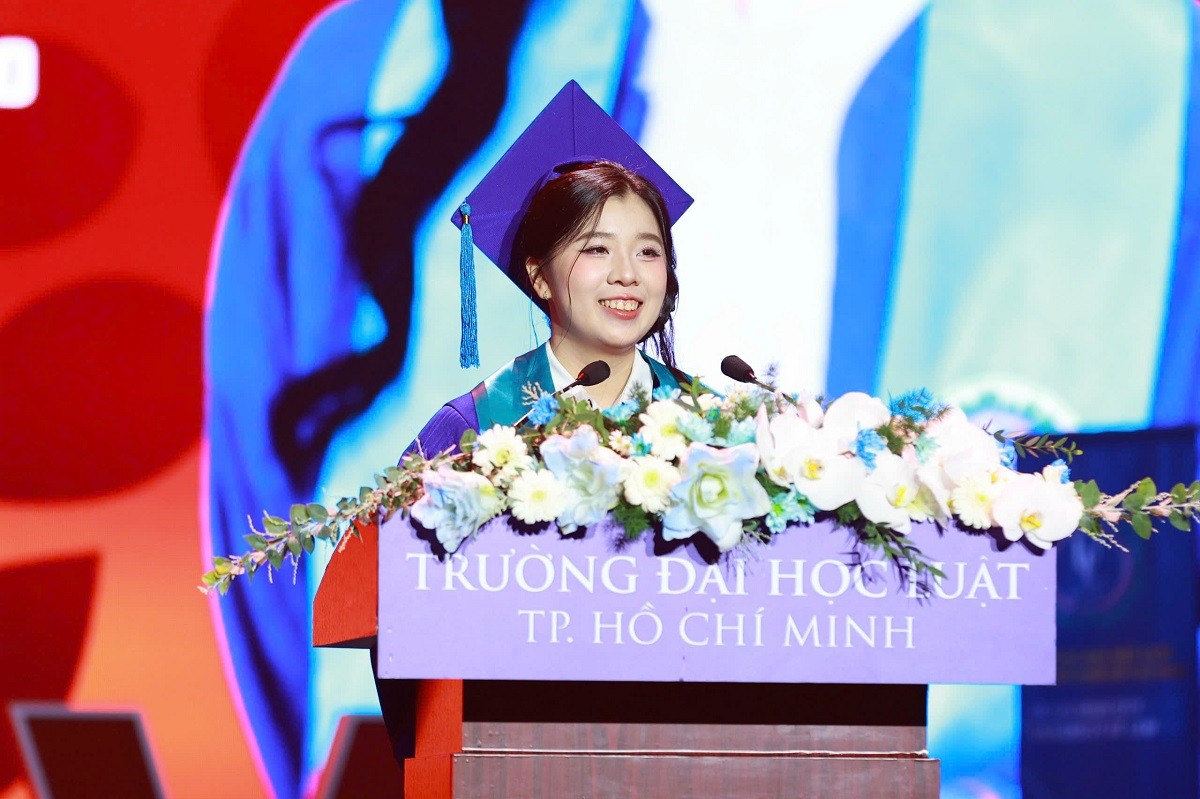 ulaw-vinh-danh-1748-tan-khoa-trao-gan-792-trieu-dong-khen-thuong-1786169984.jpg