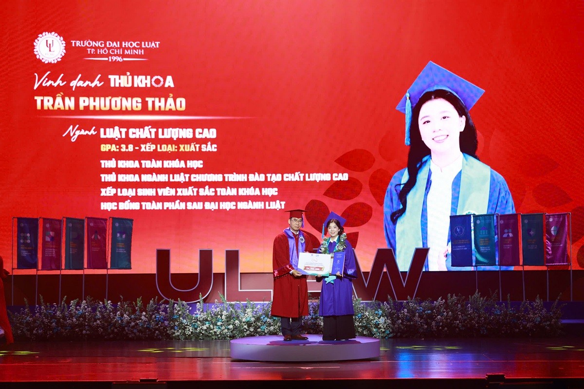 ulaw-vinh-danh-1748-tan-khoa-trao-gan-792-trieu-dong-khen-thuong-3-1786169984.jpg