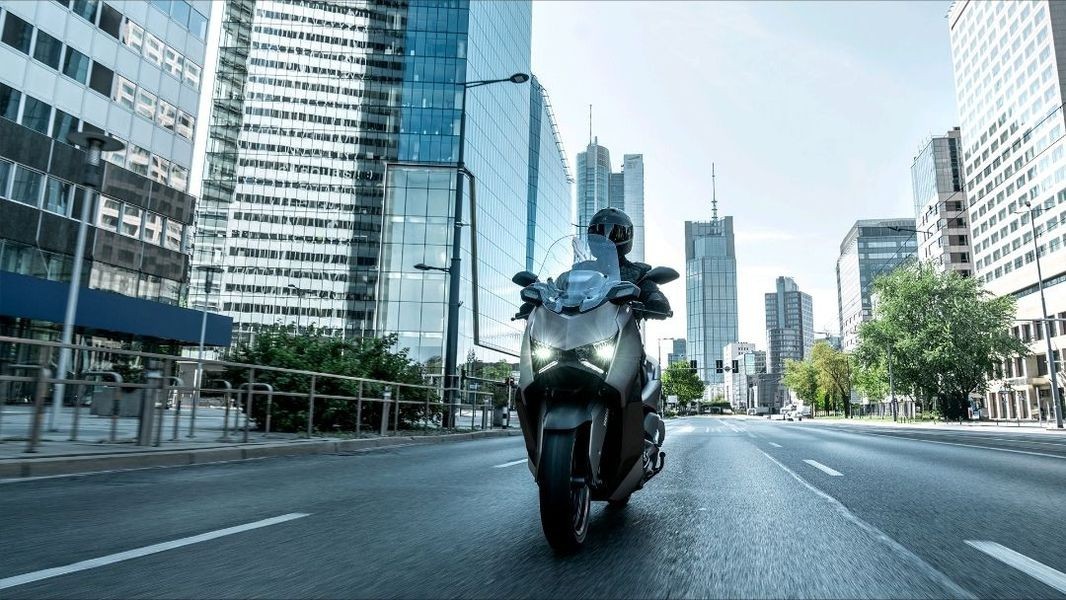 Tin xe trưa 11/8: Yamaha ra mắt ‘ông hoàng xe ga’ mới đẳng cấp hơn Honda Air Blade, ‘hạ đo ván’ SH ảnh 1