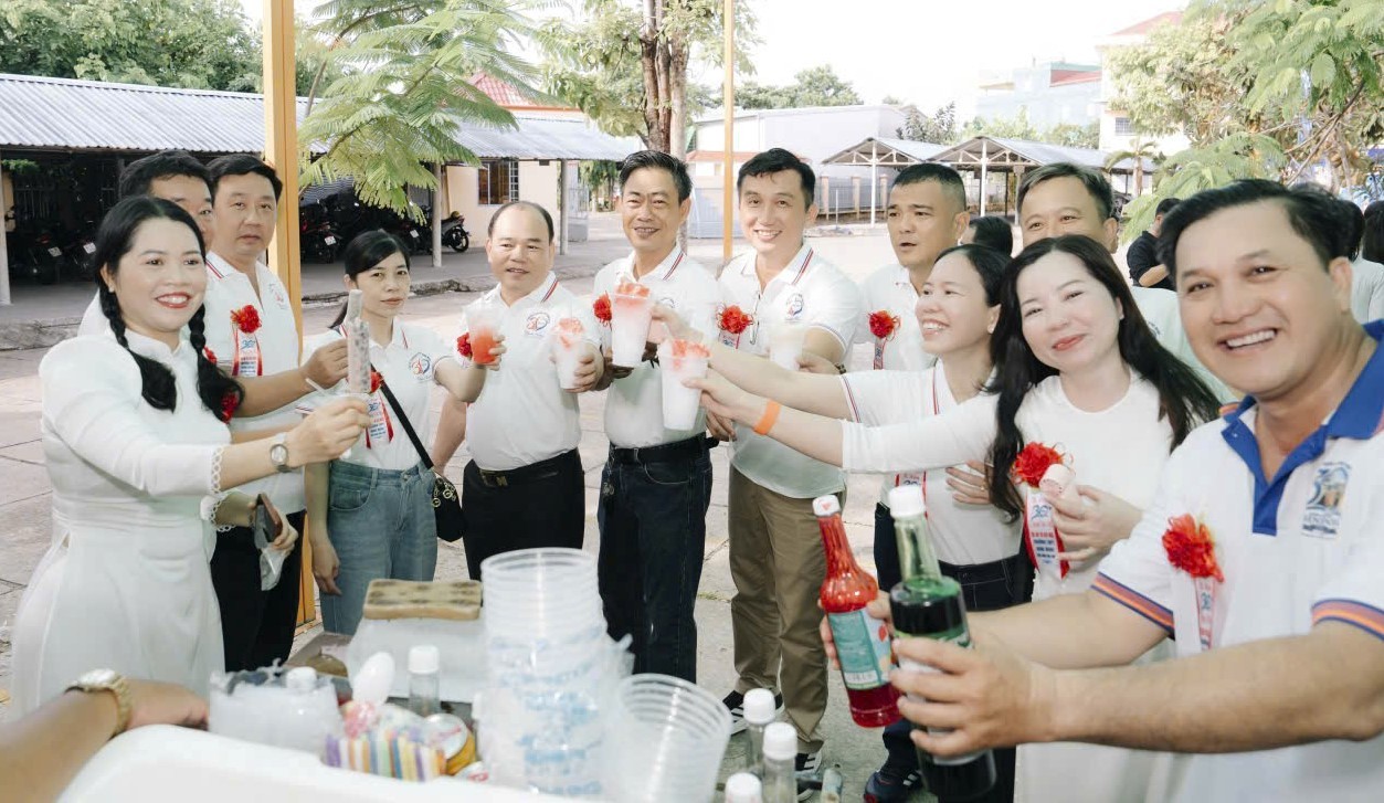 ban-hoc-cu-truong-thpt-binh-minh-1786788706.jpg