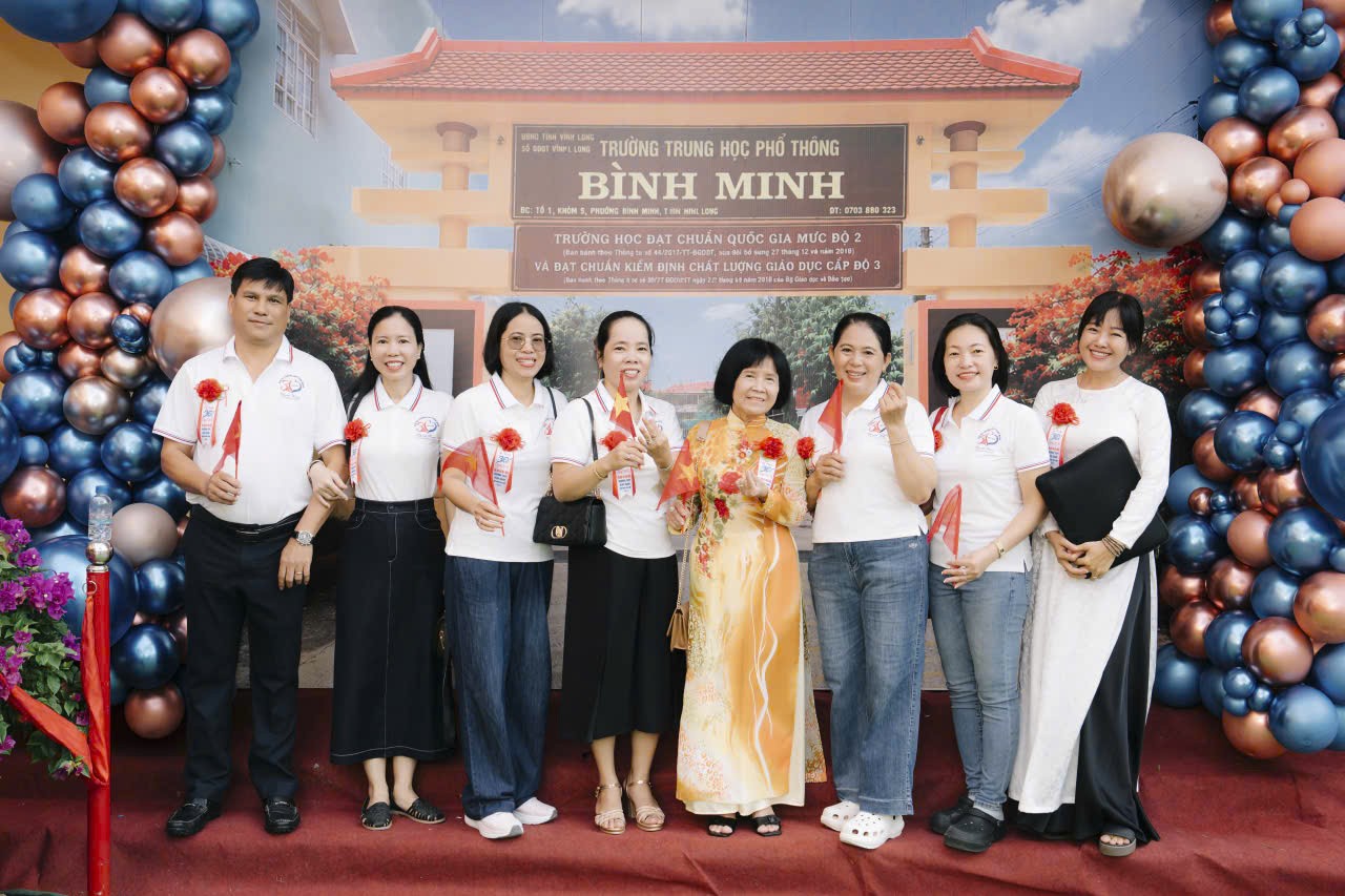 co-chu-nhiem-cu-thpt-binh-minh-1786788706.jpg