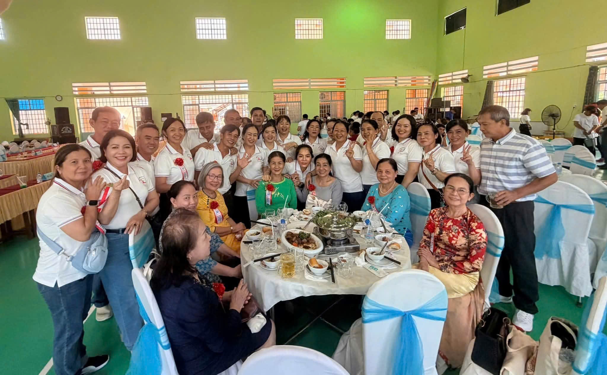 thay-co-va-hoc-tro-cu-thpt-binh-minh-1786788706.jpg