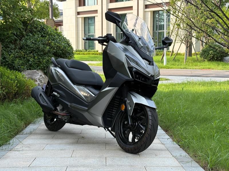 ‘Kẻ hủy diệt Honda SH’ chính thức ra mắt với giá 97 triệu đồng: Động cơ 278cc mạnh mẽ, có cả ABS và TCS ảnh 1