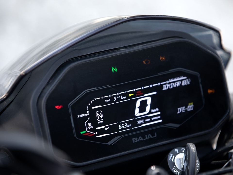 Chính thức ra mắt ‘vua côn tay’ 250cc mới thiết kế khác xa Yamaha Exciter, trang bị trên tầm Honda Winner R, giá ‘mềm’ ảnh 2