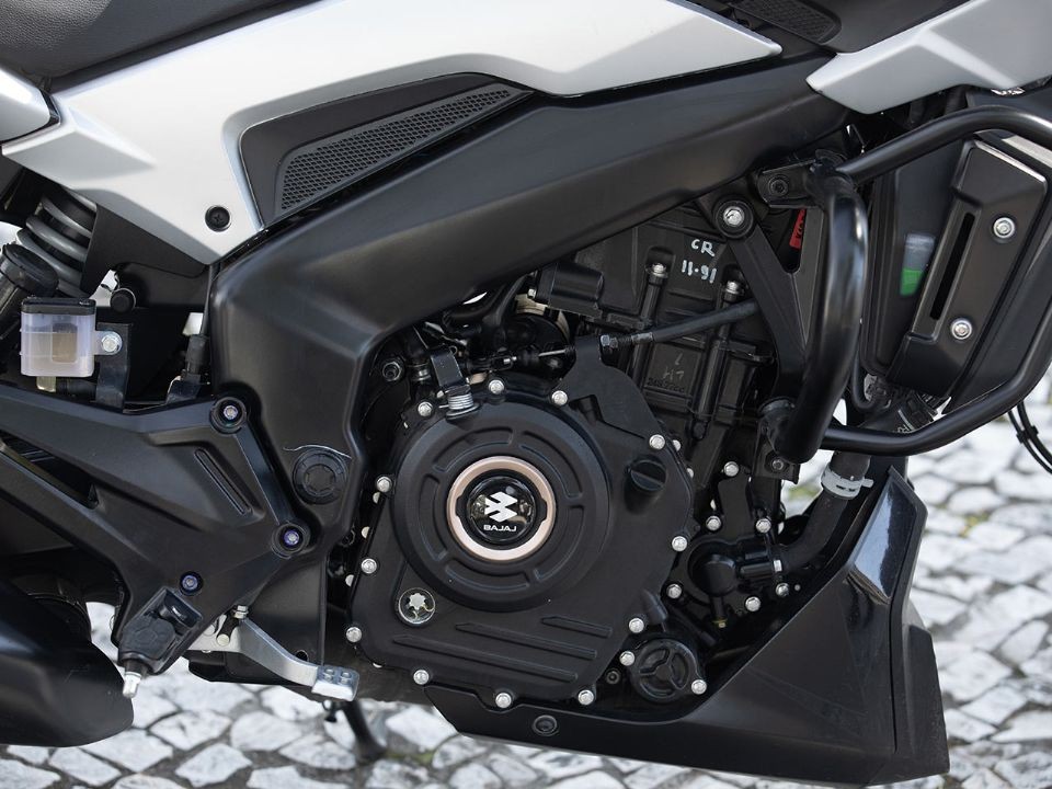 Chính thức ra mắt ‘vua côn tay’ 250cc mới thiết kế khác xa Yamaha Exciter, trang bị trên tầm Honda Winner R, giá ‘mềm’ ảnh 5