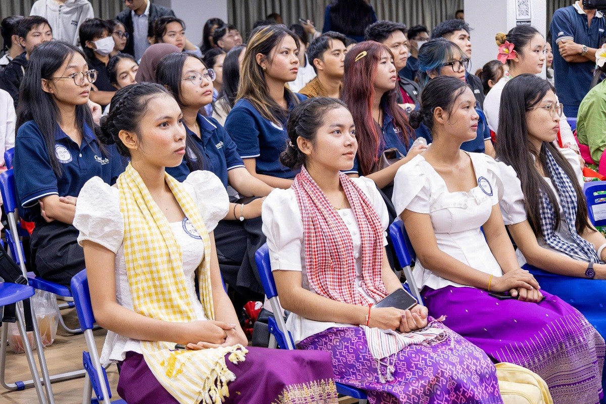 sinh-vien-6-quoc-gia-hoi-tu-tai-tphcm-tim-giai-phap-cho-cac-thach-thuc-moi-1787233681.jpg