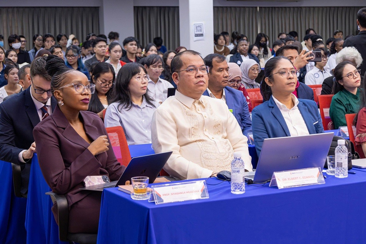 sinh-vien-6-quoc-gia-hoi-tu-tai-tphcm-tim-giai-phap-cho-cac-thach-thuc-moi-2-1787233681.jpg