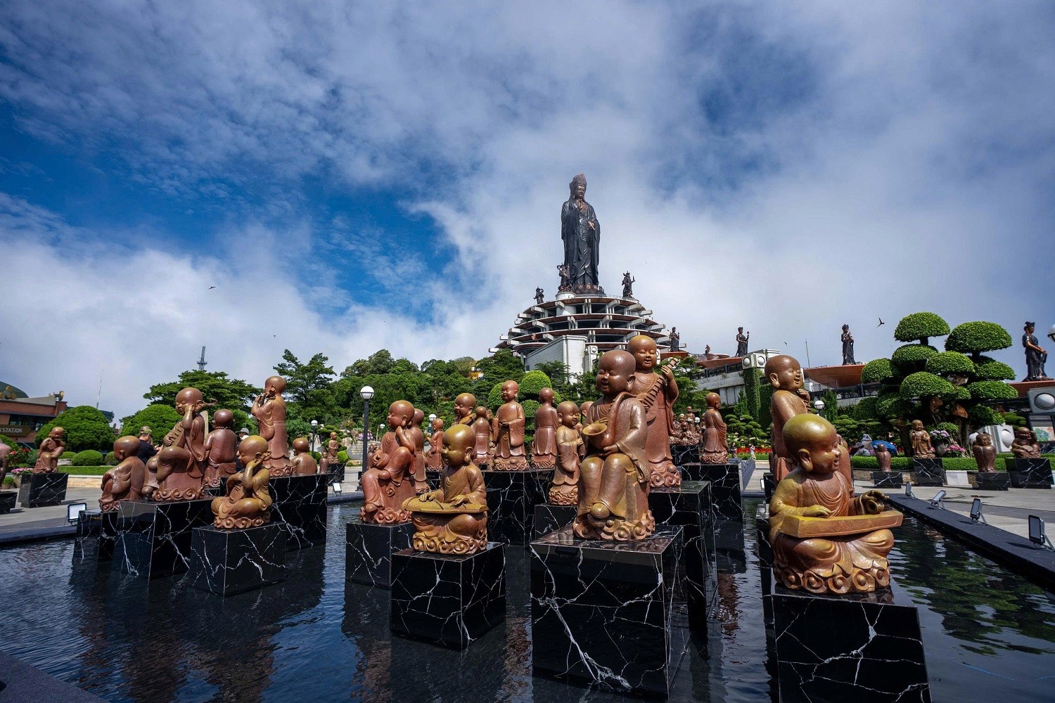 trien-lam-gom-tam-linh-nui-ba-den-1787285923.jpg