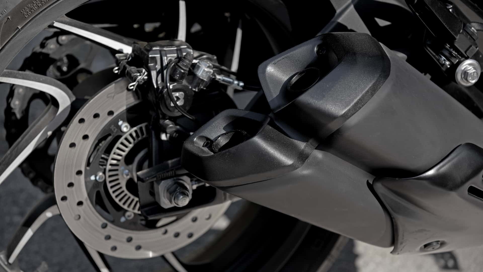 ‘Vua côn tay’ mới chính thức ra mắt: Phân khối lớn hơn hẳn Yamaha Exciter và Honda Winner R, giá rẻ so với trang bị ảnh 5