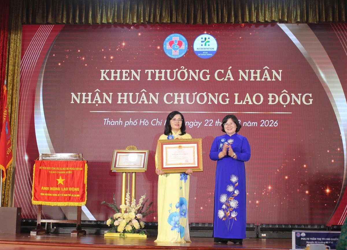 benh-vien-hung-vuong-don-danh-hieu-anh-hung-lao-dong-3-1787384165.jpg