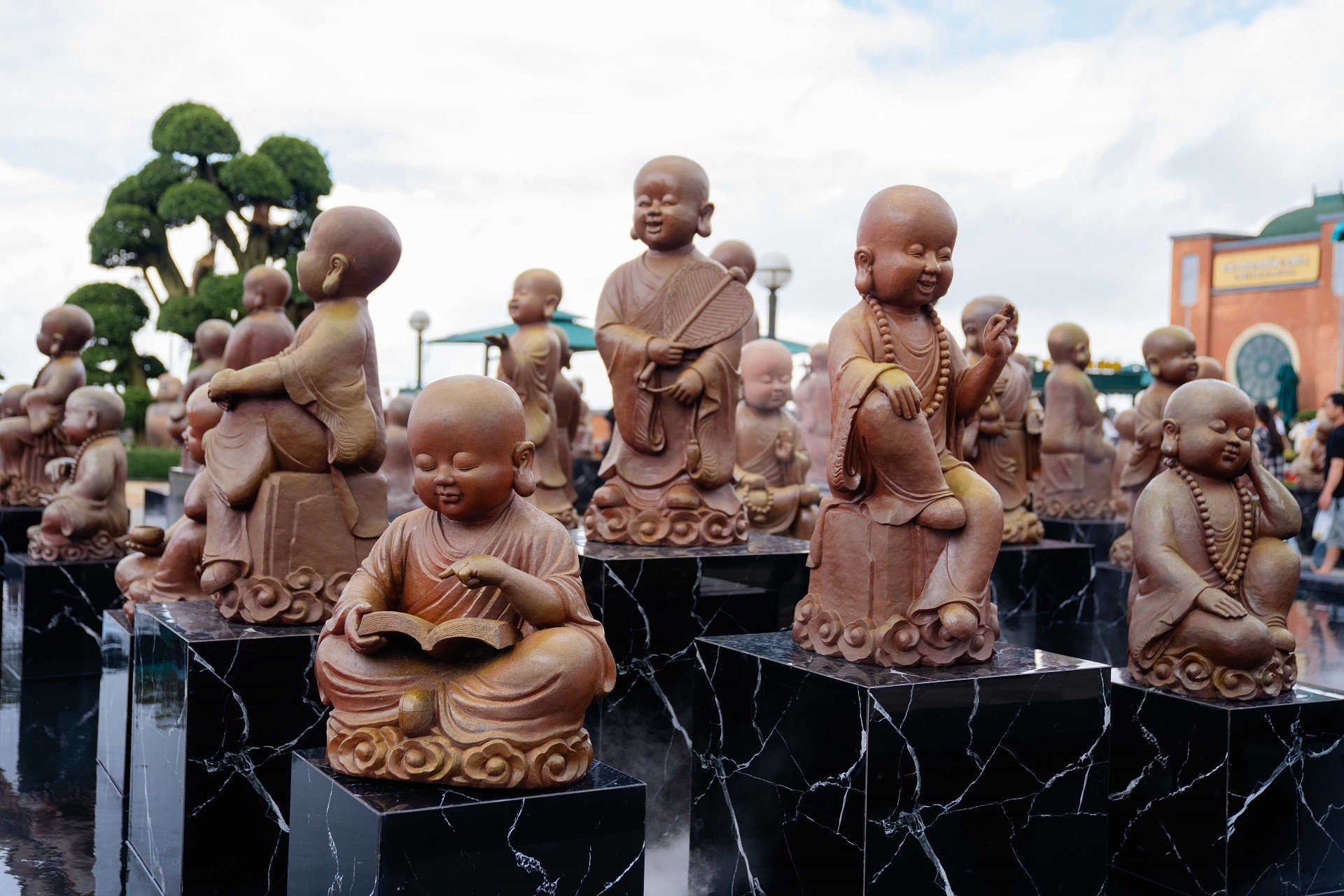 trien-lam-gom-tam-linh-1787824377.jpg