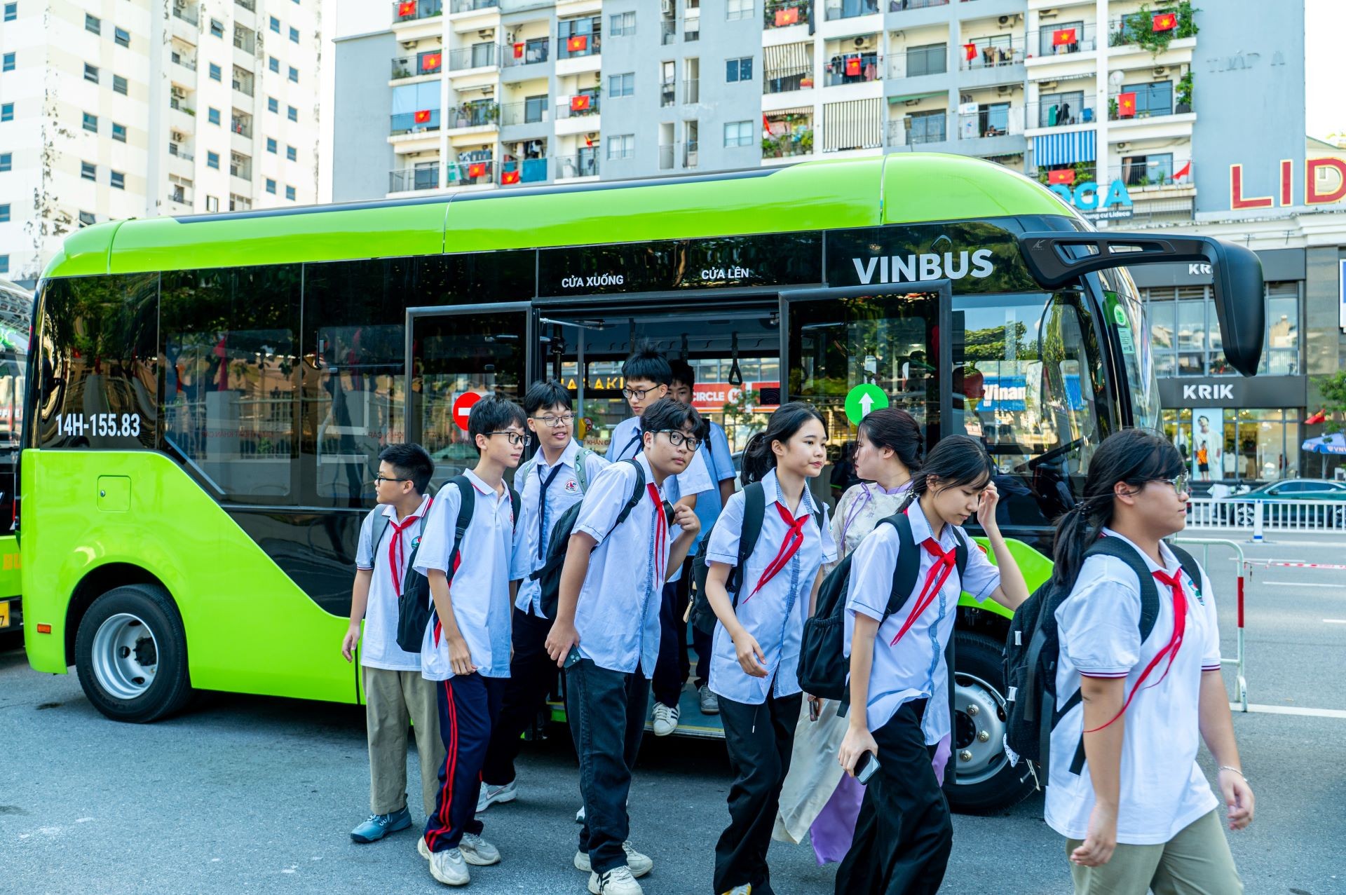 Quảng Ninh triển khai xe bus điện miễn phí đưa đón học sinh đến trường ảnh 3