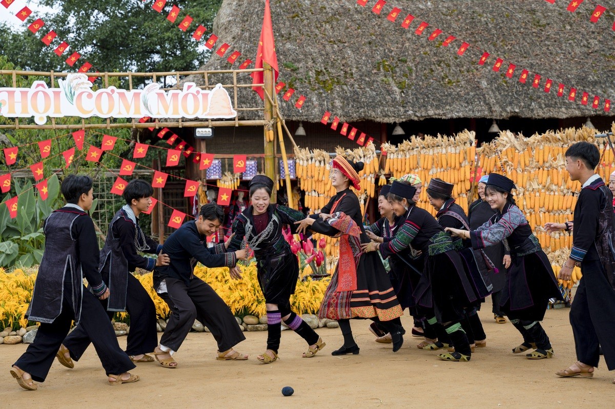 le-hoi-ban-may-sa-pa-1788754326.jpg