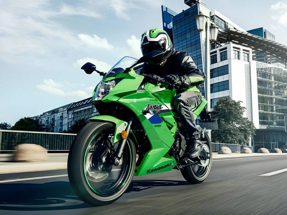 ‘Vua côn tay’ 125cc mới của Nhật chính thức ra mắt: Có ABS 2 kênh xịn hơn cả Yamaha Exciter và Honda Winner R, giá 'mềm' ảnh 1