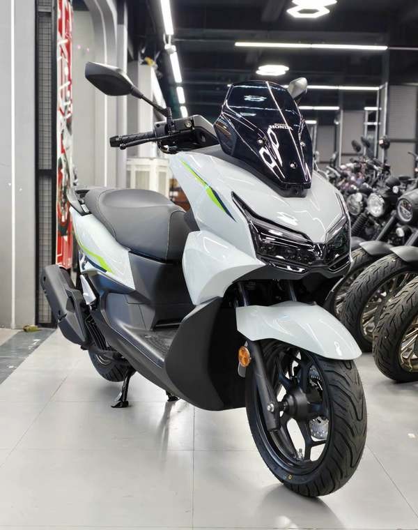 Honda chính thức mở bán ‘vua xe ga’ 150cc mới: ‘Nét’ hơn SH, có ABS 2 kênh và TCS trên cơ Air Blade, giá 58 triệu đồng ảnh 1