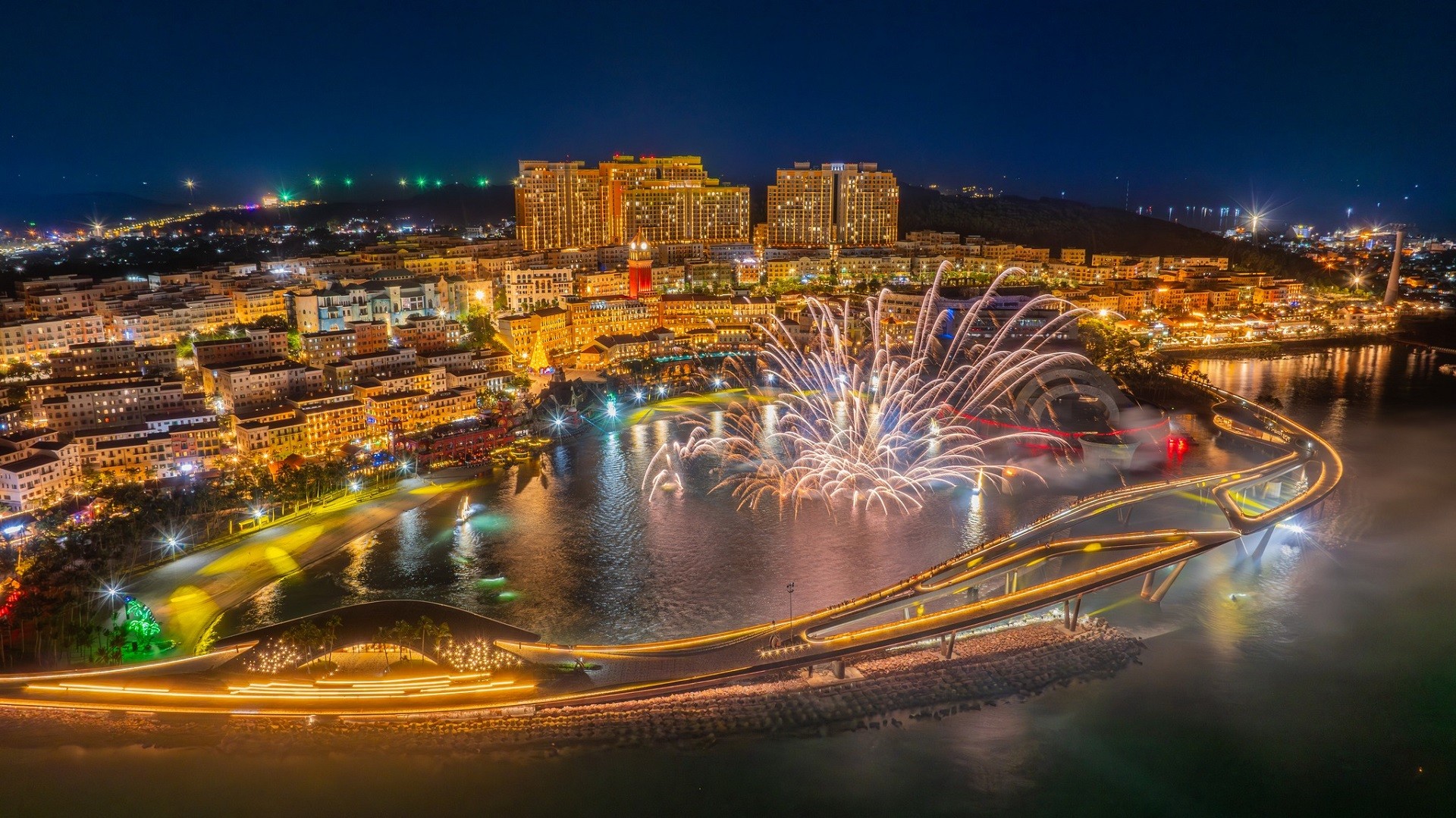 phao-hoa-symphony-of-the-sea-1789386022.jpg