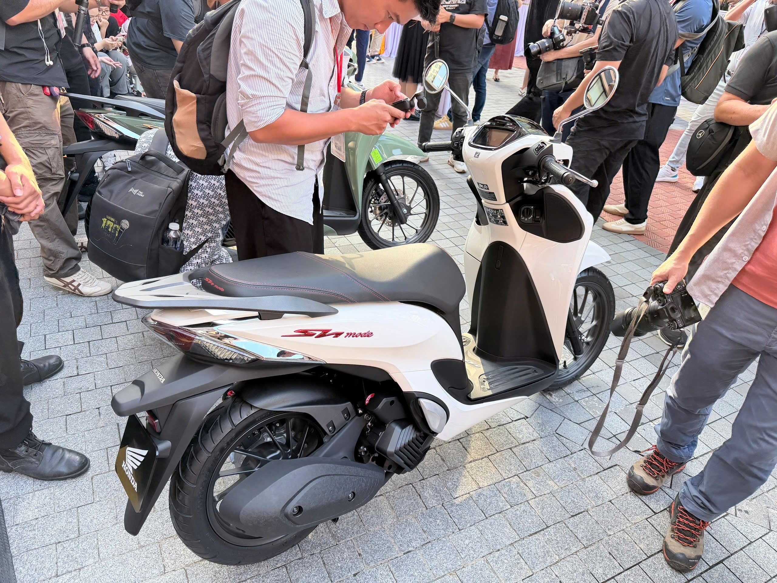 Tin xe trưa 21/9: Honda ra mắt ‘nữ hoàng xe ga’ 125cc mới tại Việt Nam, trang bị gần bằng SH 125i, giá ‘mềm’ ảnh 1
