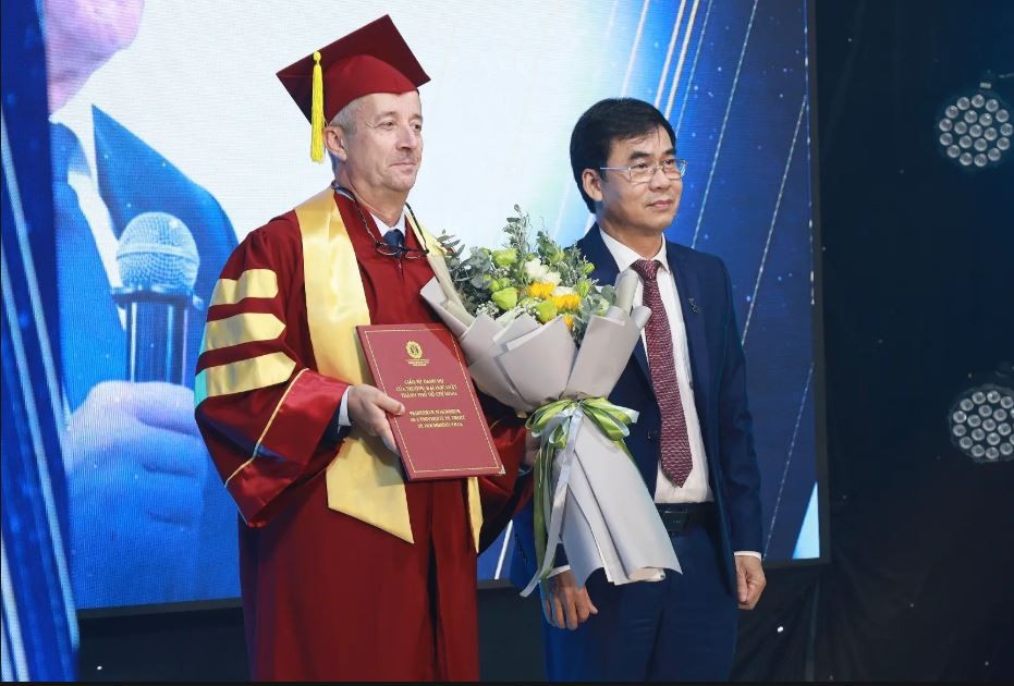 ulaw-15-nam-kien-tao-mo-hinh-dao-tao-phap-ly-viet-phap-1790089059.JPG