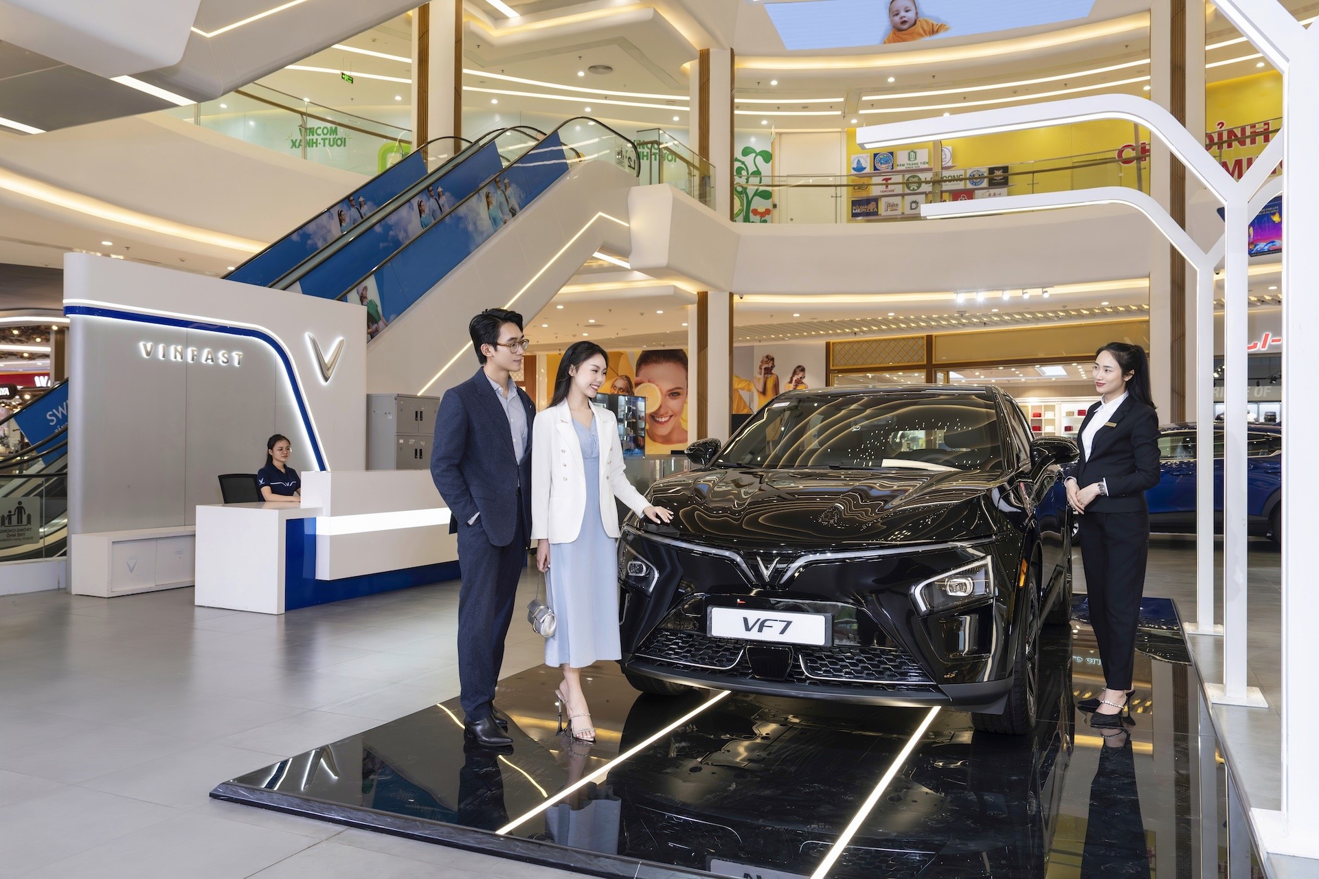 Giá dễ tiếp cận, ưu đãi tới 9%, sạc 0 đồng: Bài toán sở hữu ô tô đầu tiên nhẹ hơn với xe điện VinFast ảnh 1