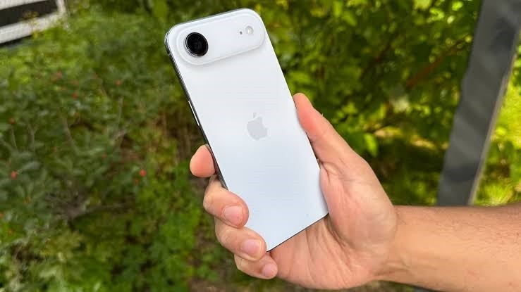 iphone-air-reviews-1790245061.jpg