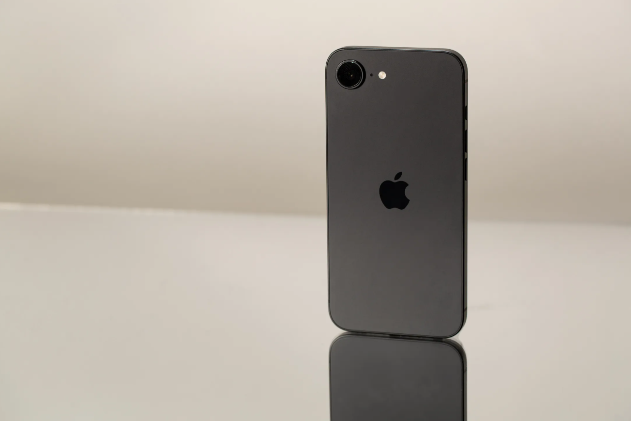 iphone-16e-1790526447.png