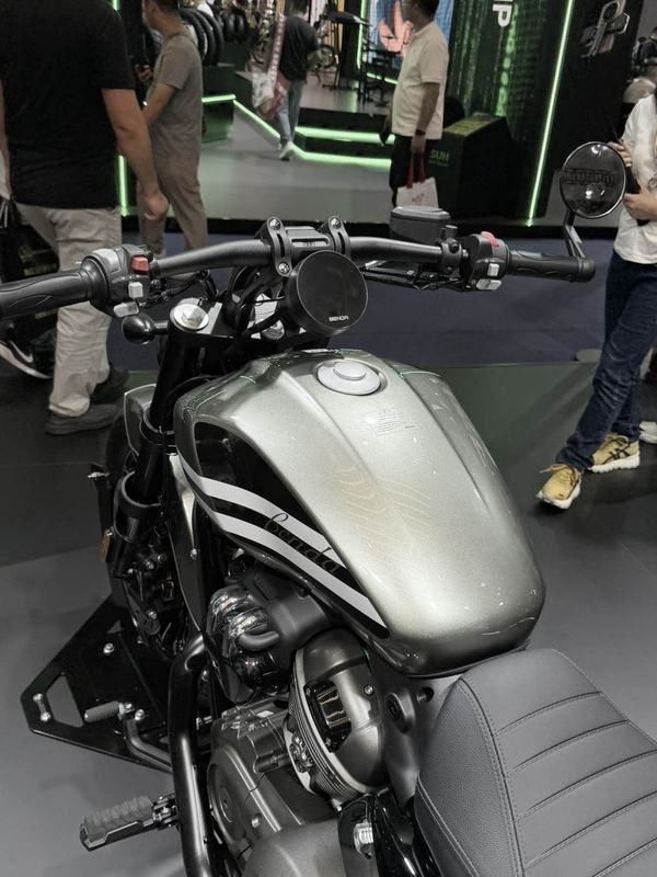 ‘Vua côn tay’ mới ra mắt: Động cơ khỏe hơn Yamaha Exciter, ABS 2 kênh và TCS ăn đứt Honda Winner R, giá 59,5 triệu đồng ảnh 2