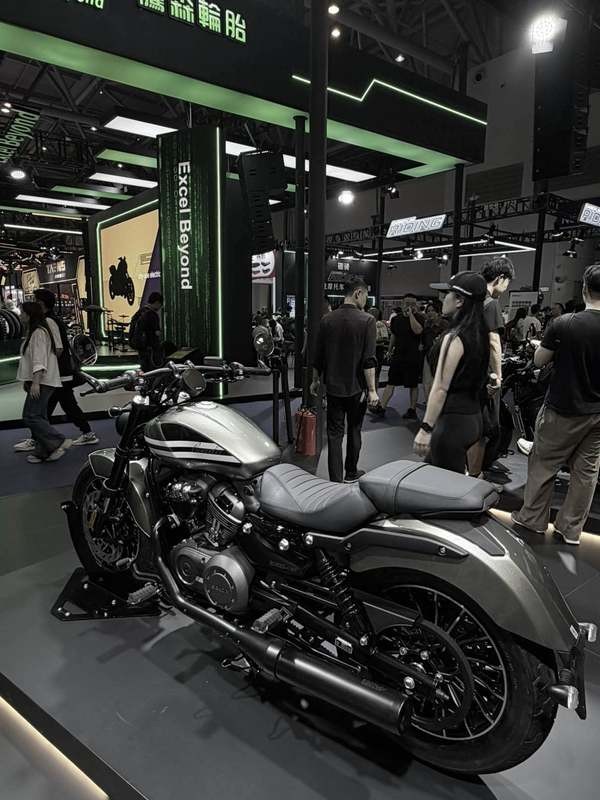 ‘Vua côn tay’ mới ra mắt: Động cơ khỏe hơn Yamaha Exciter, ABS 2 kênh và TCS ăn đứt Honda Winner R, giá 59,5 triệu đồng ảnh 3