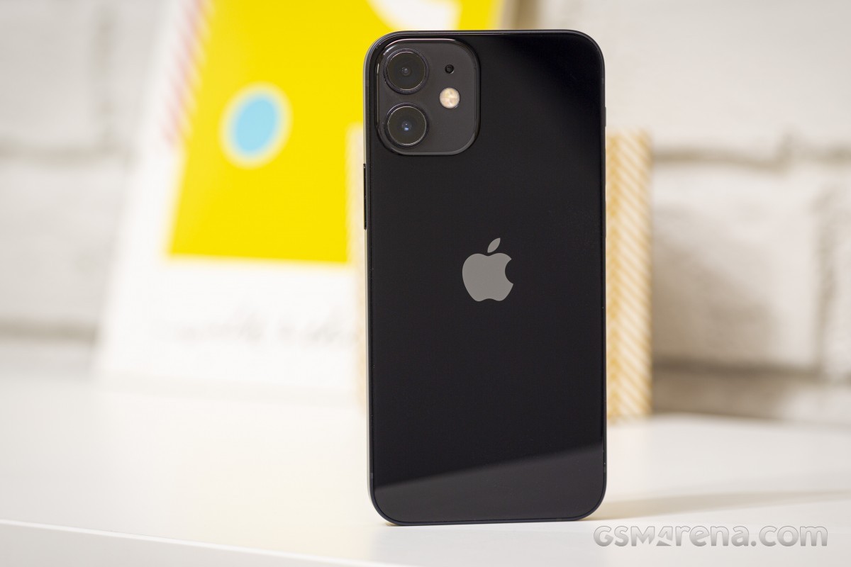 iphone-12-mini-3-1791191414.jpg