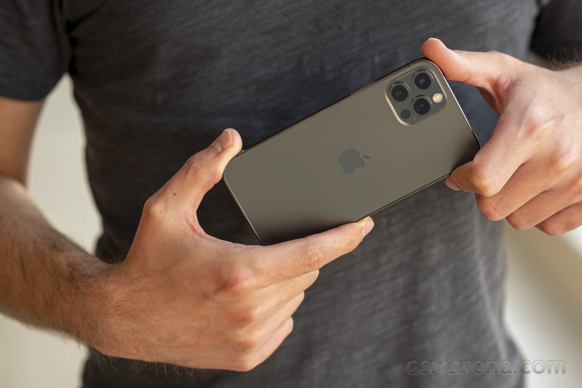 iphone-12-pro-t7-2-1791194588.jpg