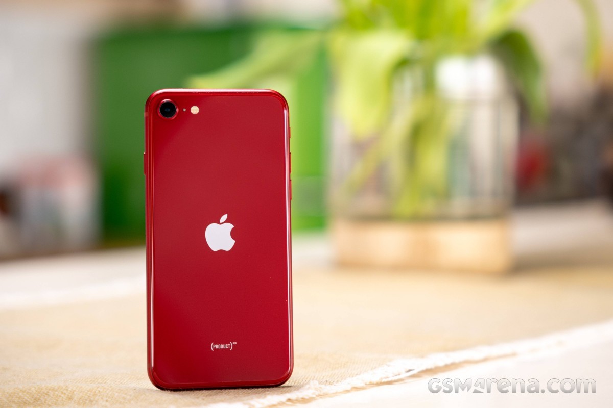 iphone-se-2022-3-1791532278.jpg