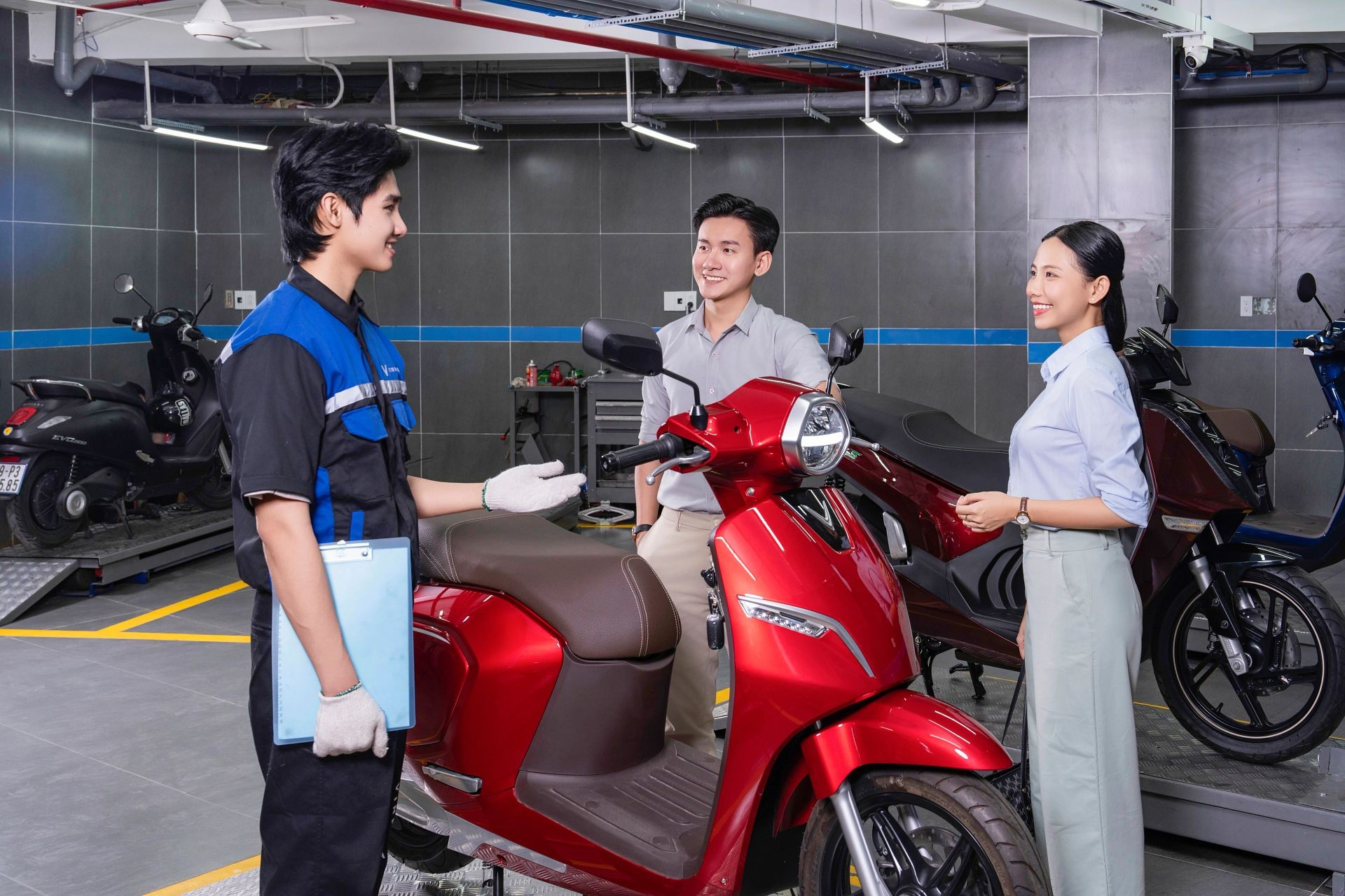 Đổi từ xe xăng sang xe máy điện: Điều gì giúp người dùng yên tâm thay đổi thói quen? ảnh 1