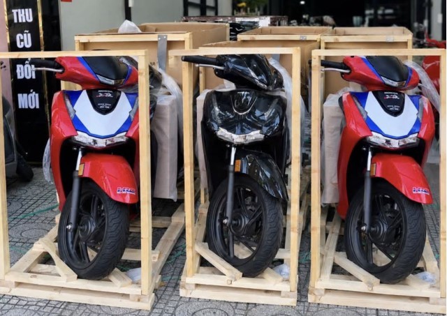 Honda SH phiên bản mới đẹp long lanh đã cập bến đại lý Việt: Có màn hình TFT, ABS 2 kênh và HSTC, giá rẻ ảnh 3