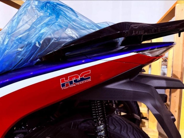 Honda SH phiên bản mới đẹp long lanh đã cập bến đại lý Việt: Có màn hình TFT, ABS 2 kênh và HSTC, giá rẻ ảnh 4