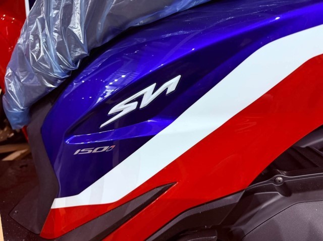Honda SH phiên bản mới đẹp long lanh đã cập bến đại lý Việt: Có màn hình TFT, ABS 2 kênh và HSTC, giá rẻ ảnh 7