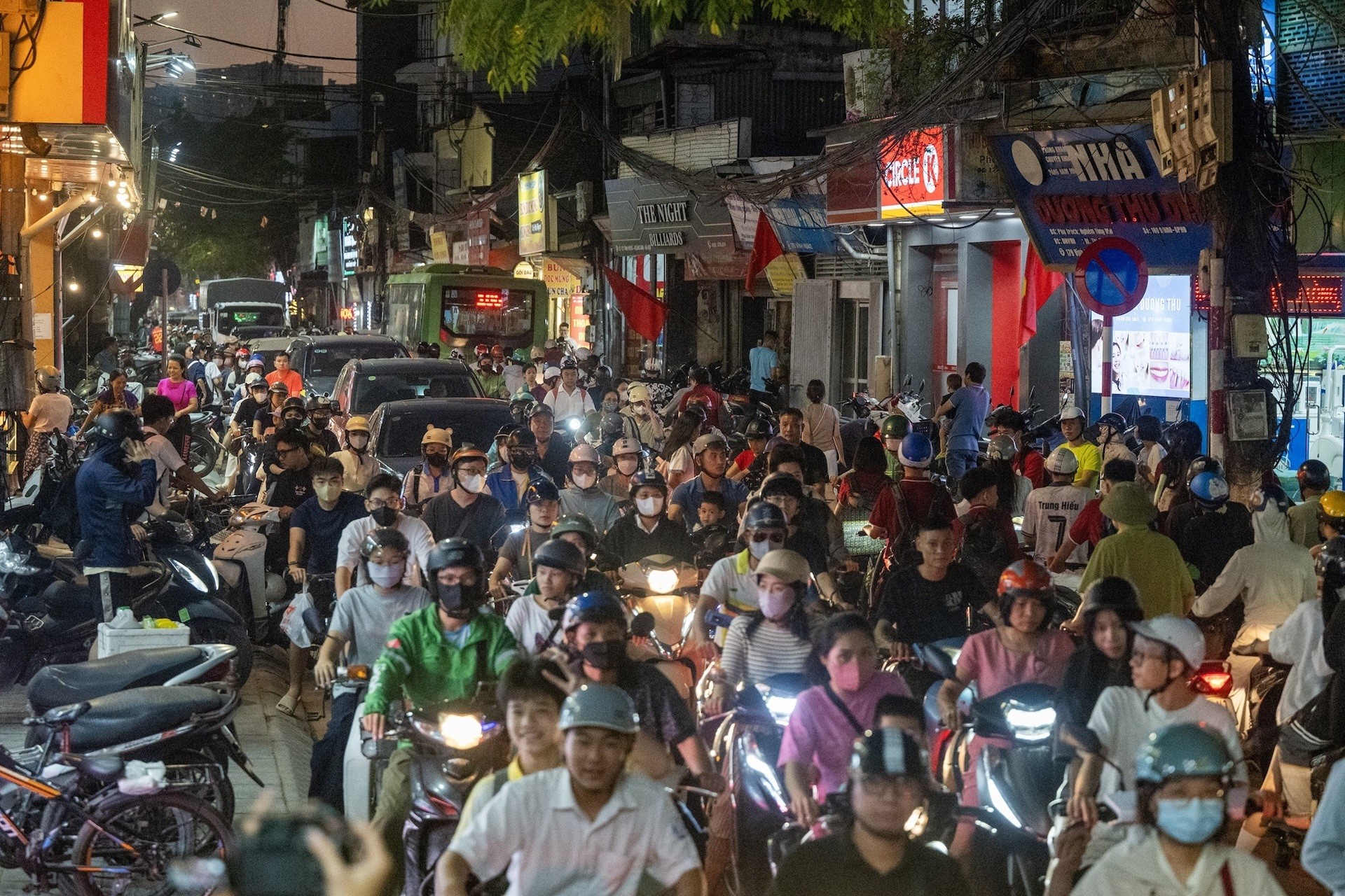 un-tac-phuong-vinh-hung-1791876905.jpg