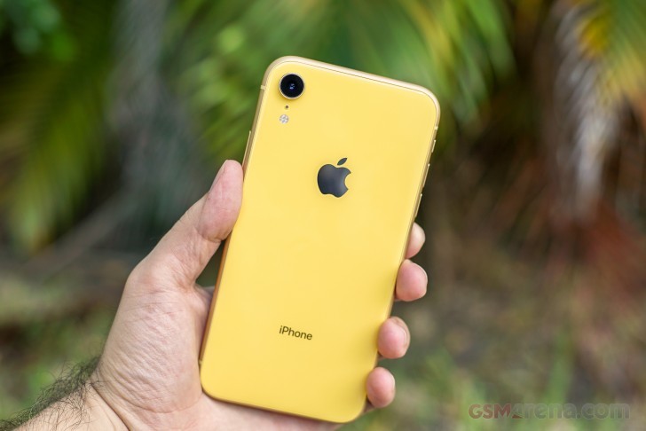 iphone-xr-3-1792119455.jpg