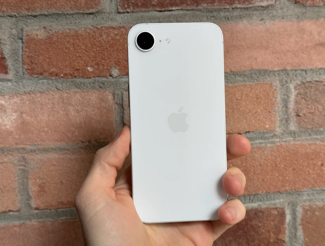 gia-iphone-16e-1792249359.png